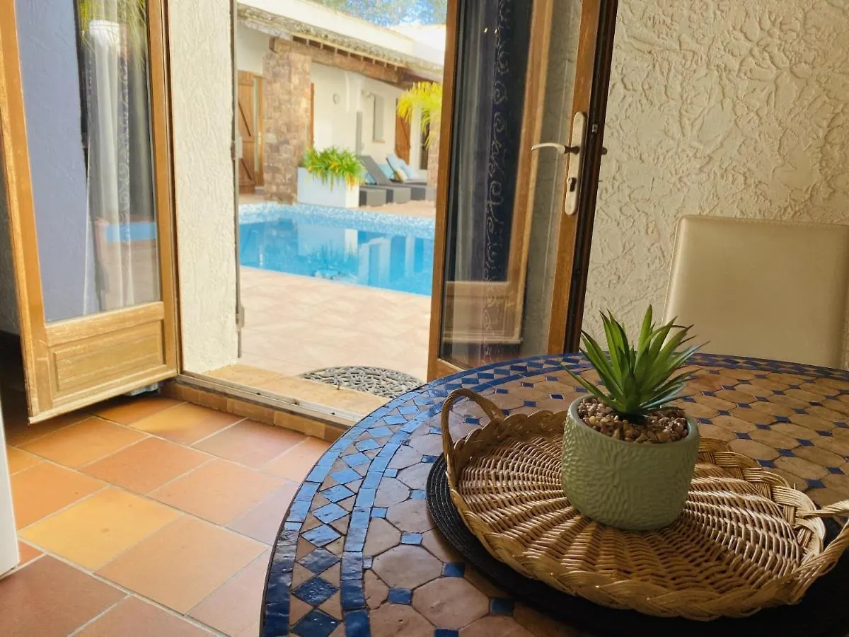 Villa Le Patio Bleu à La Crau 0*,  France